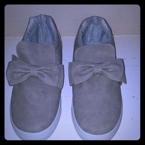 Bow sneakers